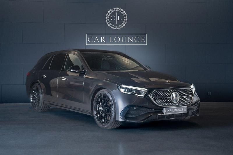 Grå (grafitgrå metallic) Begagnad 2023 Mercedes E300 AMG Kombi | 699 000 kr (Marknadspris) - Bild 1/4
