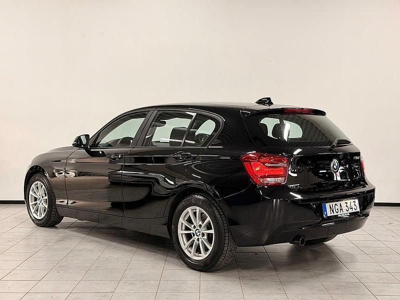 Begagnad BMW 118 Sport Line 143 HK (105 kW) 2012 Svart Halvkombi