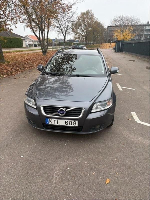 Begagnad 2011 Volvo V50 Momentum Kombi | 44 000 kr (Marknadspris) - Bild 1/4