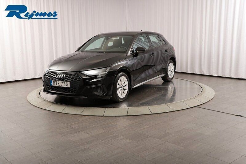 Svart Begagnad 2021 Audi A3 Sportback e-tron Comfort Sedan | 259 800 kr (Bra pris) - Bild 1/4