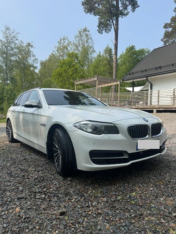 Vit Begagnad 2015 BMW 520 Kombi | 110 000 kr (Bra pris) - Bild 1/4