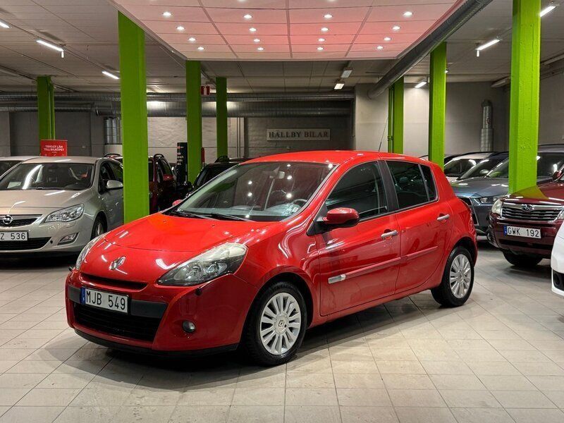 Röd Begagnad 2010 Renault Clio R.S. Halvkombi | 34 900 kr (Bra pris) - Bild 1/4