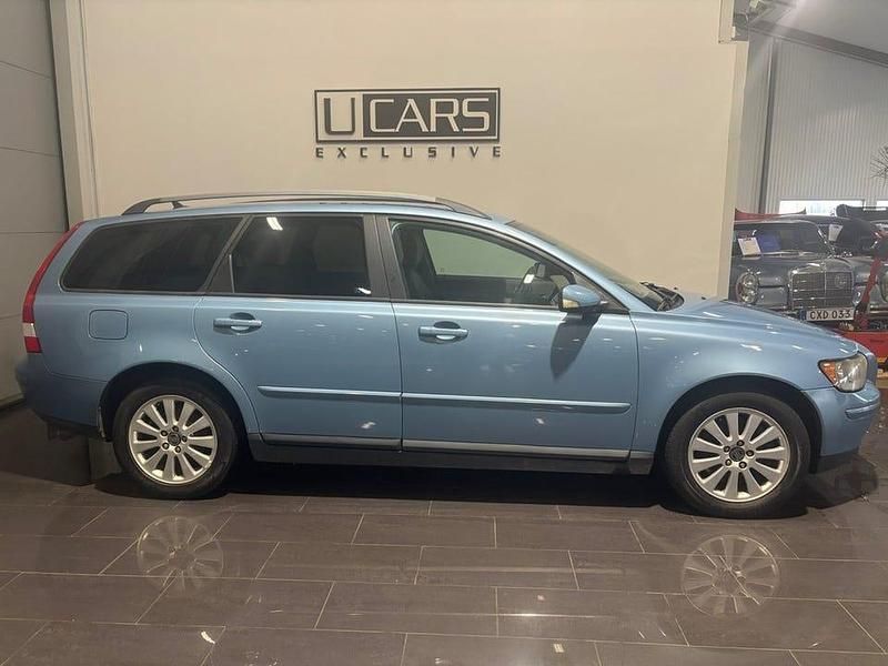 Begagnad Volvo V50 Momentum 220 HK (161 kW) 2005 Blå Kombi
