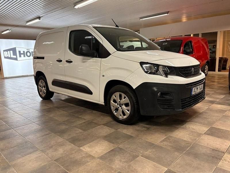 Vit Begagnad 2019 Peugeot Partner Minibuss | 109 000 kr (Marknadspris) - Bild 1/4