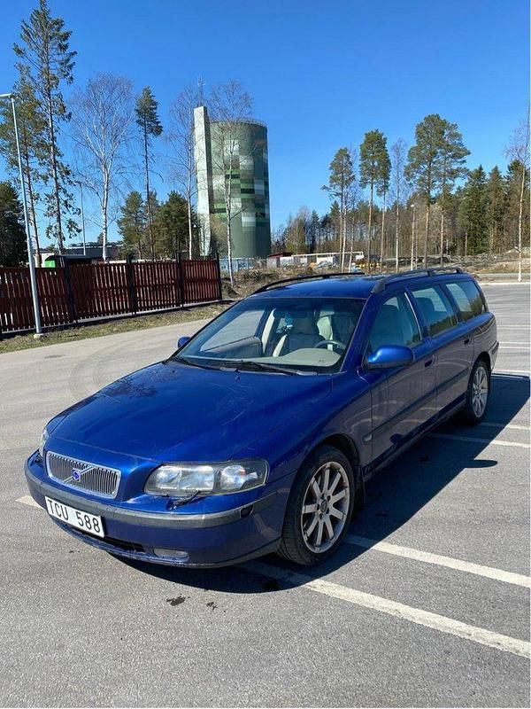 Blå Begagnad 2002 Volvo V70 Kombi | 30 000 kr (Marknadspris) - Bild 1/4
