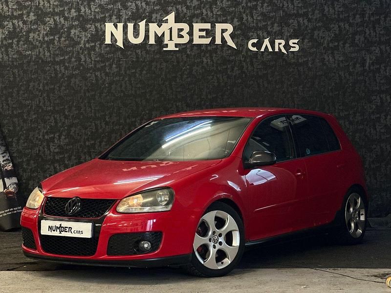 Mörkröd Begagnad 2005 VW Golf V GTI Halvkombi | 44 900 kr (Marknadspris) - Bild 1/4