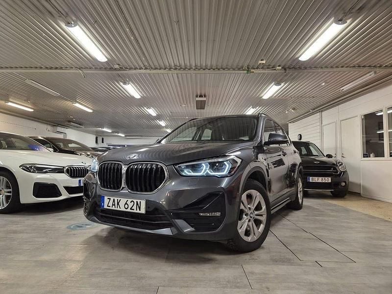 Begagnad BMW X1 Sport Line 220 HK (161 kW) 2022 Grå SUV