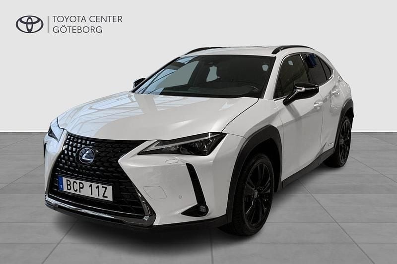 Vit Begagnad 2022 Lexus UX 250h SUV | 289 900 kr (Marknadspris) - Bild 1/4