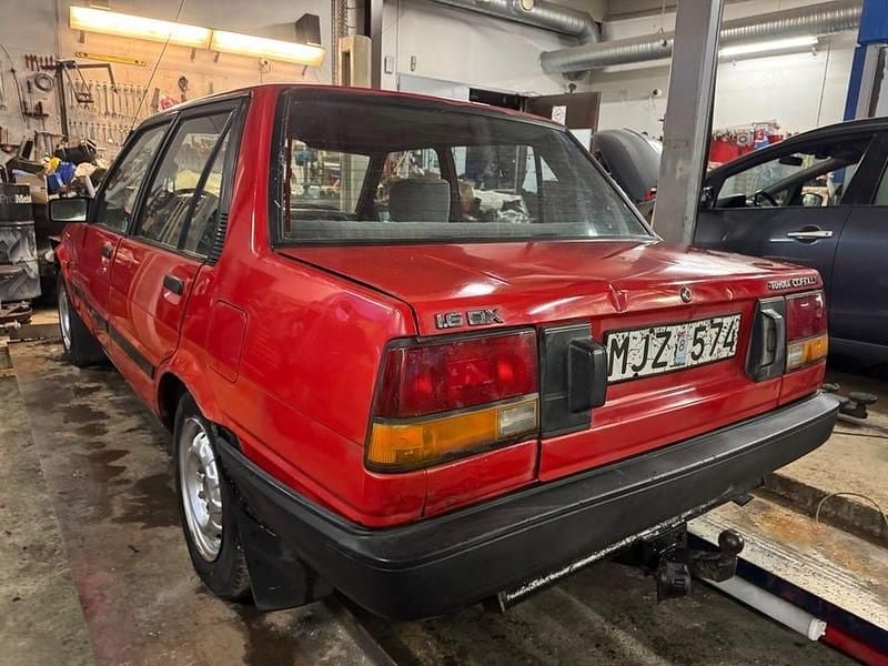 Begagnad Toyota Corolla 78 HK (57 kW) 1987 Röd Sedan