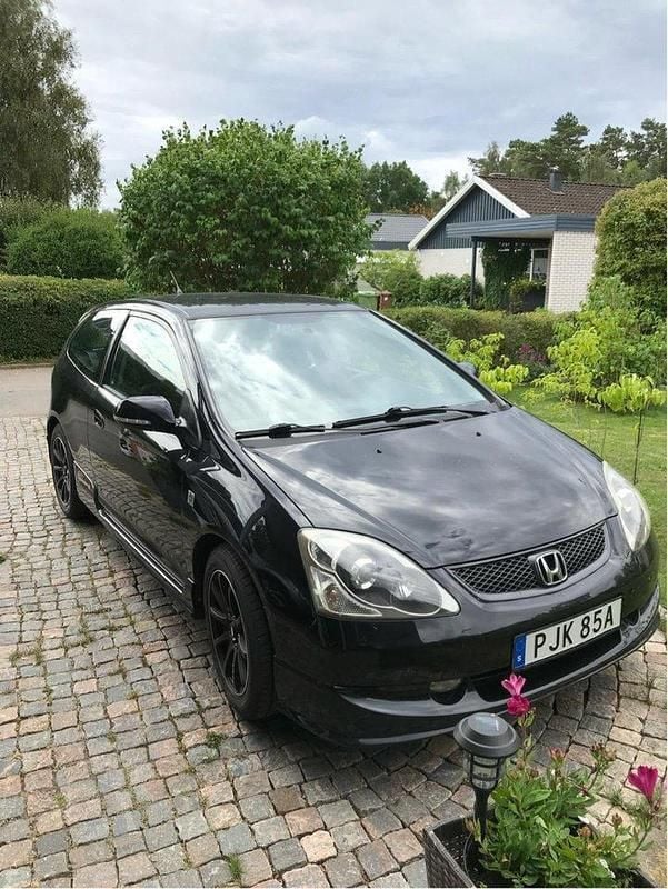 Svart Begagnad 2005 Honda Civic Halvkombi | 22 500 kr (Dyr) - Bild 1/4
