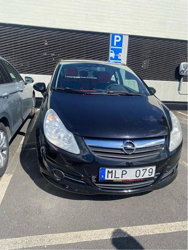 Svart Begagnad 2008 Opel Corsa Halvkombi | 35 000 kr (Marknadspris) - Bild 1/4