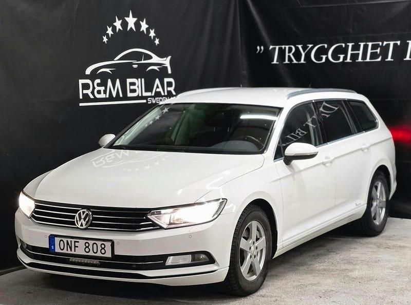 Vit Begagnad 2016 VW Passat Kombi | 124 800 kr (Marknadspris) - Bild 1/4