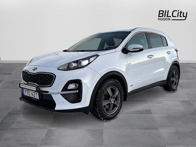 Vit Begagnad 2018 Kia Sportage Advance SUV | 199 900 kr (Marknadspris) - Bild 1/4