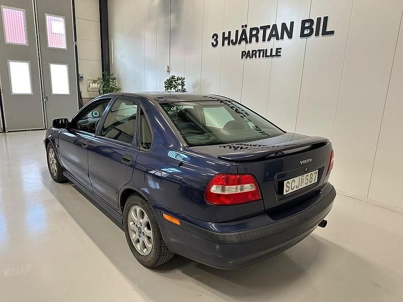 Begagnad Volvo S40 122 HK (89 kW) 2000 Mörkblå Sedan