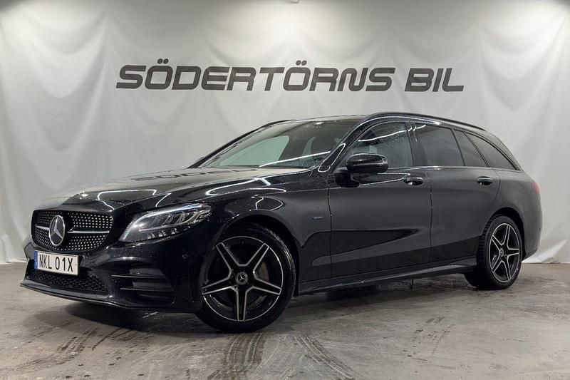 Svart Begagnad 2020 Mercedes C300e AMG Kombi | 239 900 kr (Lite dyr) - Bild 1/4