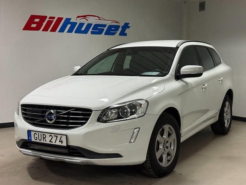 Vit Begagnad 2016 Volvo XC60 Momentum SUV | 183 000 kr (Lite dyr) - Bild 1/4