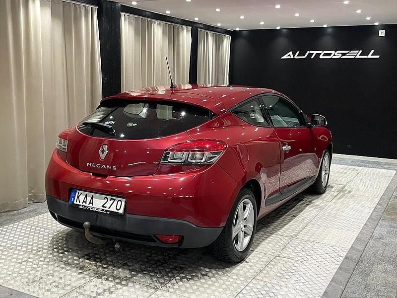 Begagnad Renault Mégane III 110 HK (80 kW) 2009 Röd Sportkupé
