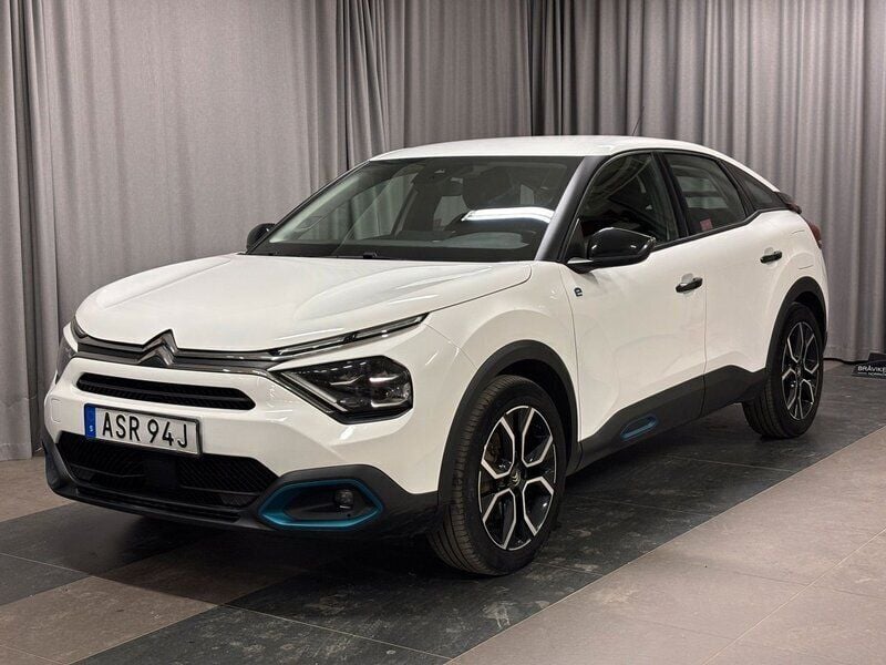 Vit Begagnad 2022 Citroën e-C4 Feel Halvkombi | 193 800 kr (Marknadspris) - Bild 1/4