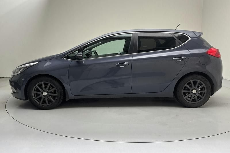 Begagnad Kia Ceed Comfort 128 HK (94 kW) 2013 Mörkblå Halvkombi
