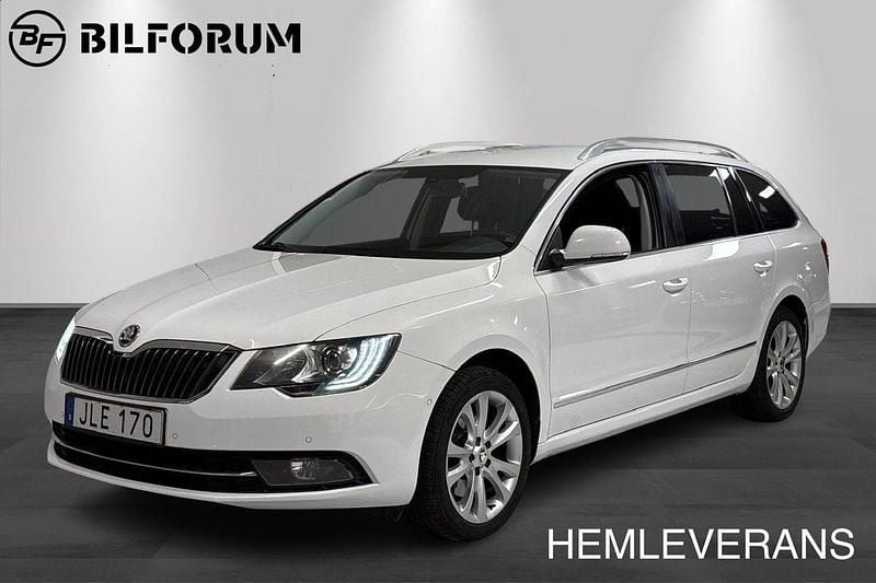 Vit Begagnad 2014 Skoda Superb Elegance Kombi | 94 800 kr (Marknadspris) - Bild 1/4