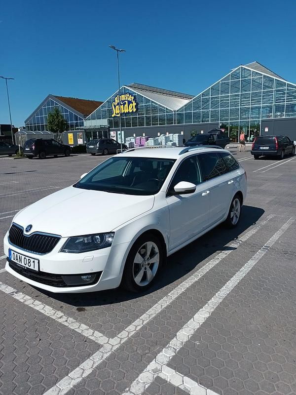 Begagnad 2016 Skoda Octavia Kombi | 102 000 kr (Marknadspris) - Bild 1/4
