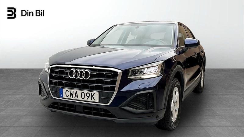 Blå Begagnad 2022 Audi Q2 Proline SUV | 224 000 kr (Marknadspris) - Bild 1/4