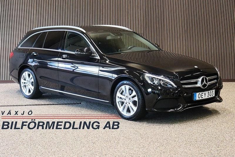 Svart (svartmetallic) Begagnad 2016 Mercedes C200 Avantgarde Kombi | 219 000 kr (Marknadspris) - Bild 1/4
