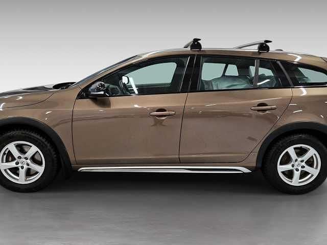 Begagnad Volvo V60 CC Summum 190 HK (139 kW) 2017 Kombi