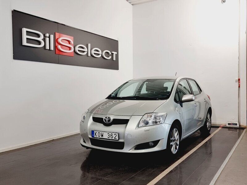 Silver Begagnad 2009 Toyota Auris Halvkombi | 49 900 kr (Marknadspris) - Bild 1/4