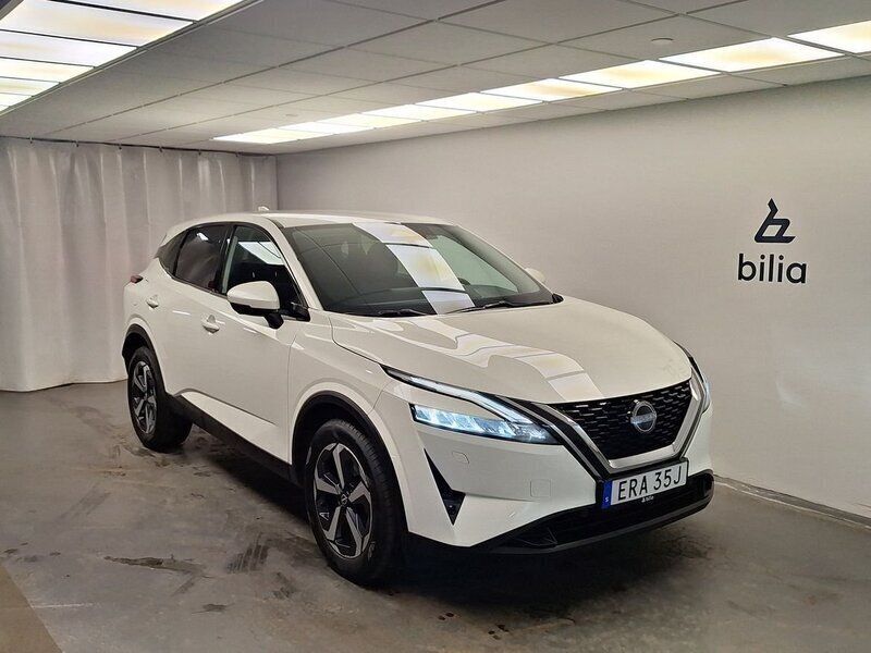 Vit Begagnad 2023 Nissan Qashqai N-Connecta SUV | 284 000 kr (Bra pris) - Bild 1/4