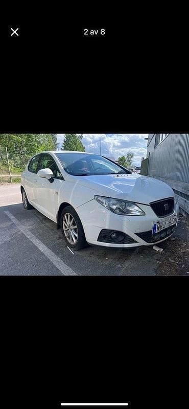 Vit Begagnad 2011 Seat Ibiza Halvkombi | 14 900 kr (Bra pris) - Bild 1/4