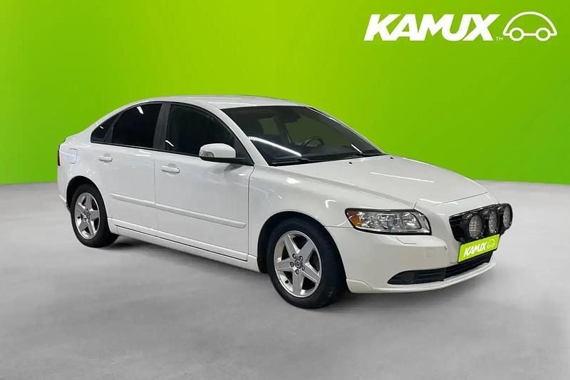 Vit Begagnad 2009 Volvo S40 Momentum Sedan | 104 700 kr - Bild 1/4