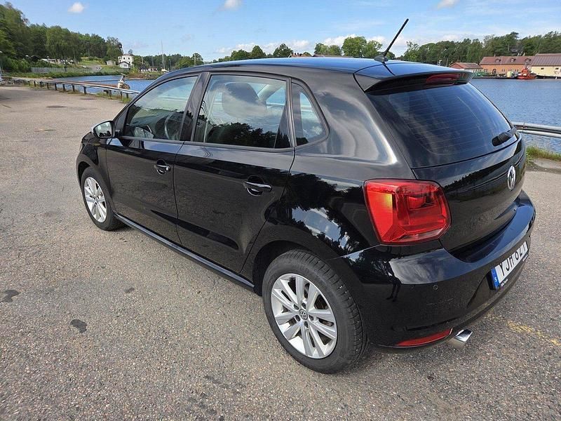 Svart Begagnad 2017 VW Polo Halvkombi | 99 900 kr (Marknadspris) - Bild 1/4