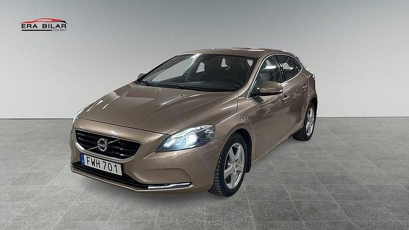 Begagnad Volvo V40 Momentum 120 HK (88 kW) 2016 Brun Halvkombi