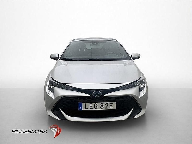 Begagnad Toyota Corolla Hybrid Active 98 HK (72 kW) 2019 Silver Halvkombi