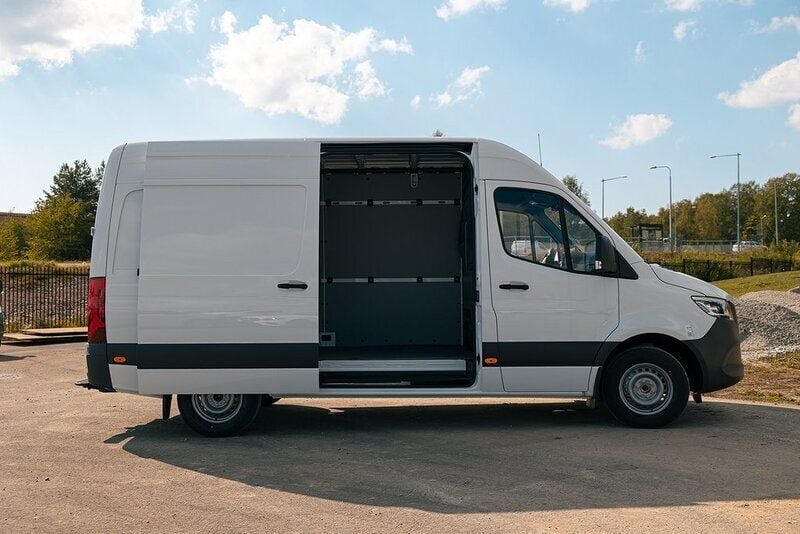 Begagnad 2018 Mercedes Sprinter Van | 637 375 kr - Bild 1/3