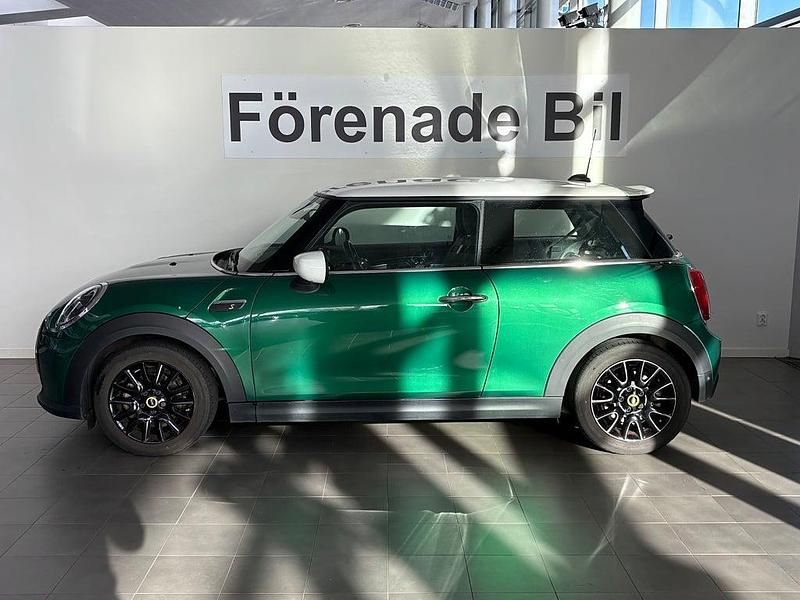Begagnad Mini Cooper SE 135 kW (184 HK) 2022 Grön Halvkombi