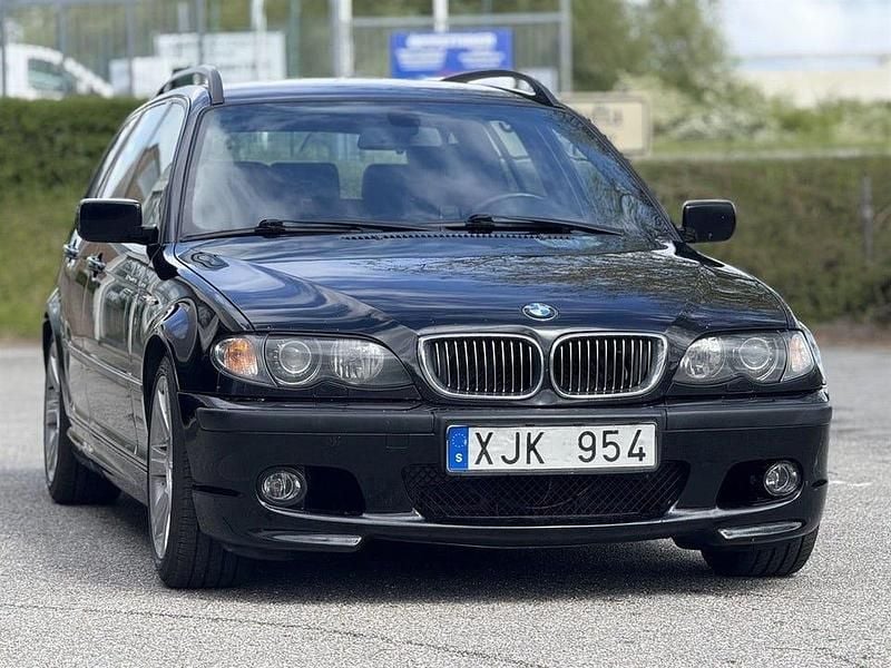 Svart Begagnad 2002 BMW 330 M Sport Kombi | 99 900 kr (Marknadspris) - Bild 1/4