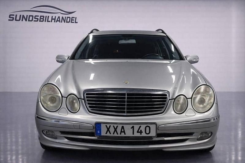 Begagnad Mercedes E200 Avantgarde 163 HK (119 kW) 2005 Silver Kombi