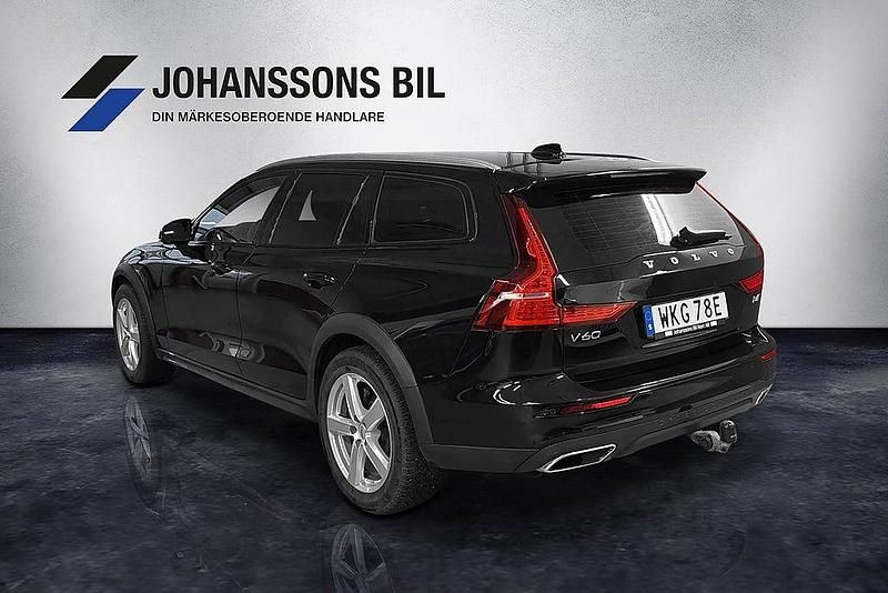 Begagnad Volvo V60 CC 197 HK (144 kW) 2021 Svart Kombi