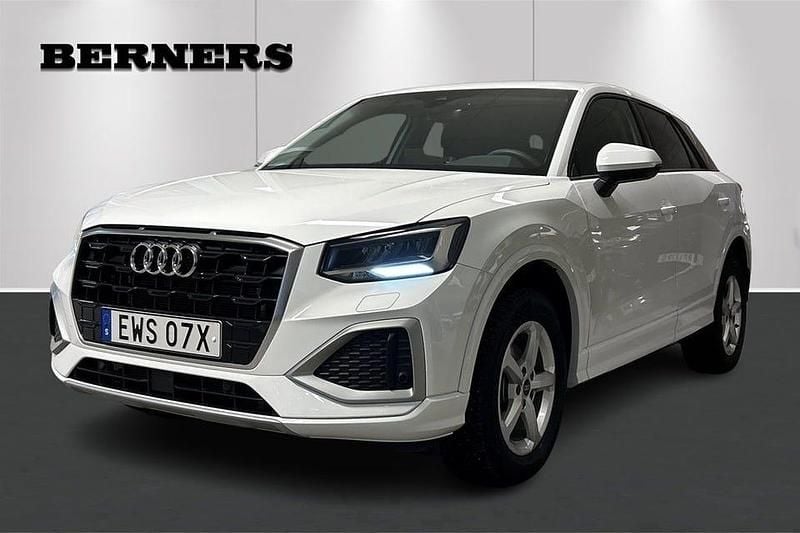 Vit Begagnad 2024 Audi Q2 SUV | 299 900 kr (Lite dyr) - Bild 1/4