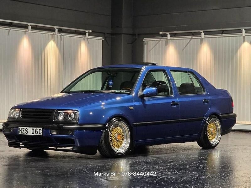 Begagnad VW Vento 90 HK (66 kW) 1996 Blå Sedan