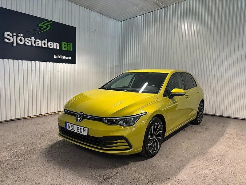 Gul Begagnad 2020 VW Golf VII Halvkombi | 229 800 kr (Marknadspris) - Bild 1/4