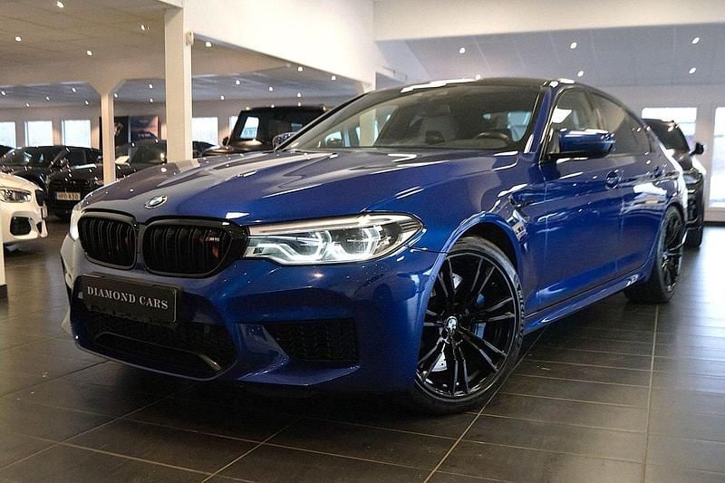 Mörkblå (blå) Begagnad 2018 BMW M5 Sedan | 579 000 kr - Bild 1/4