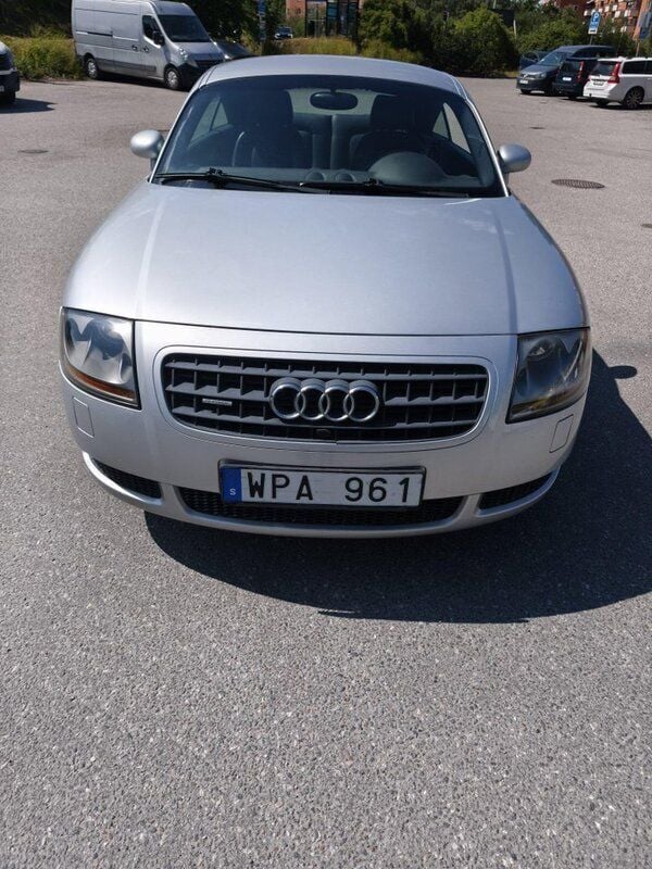 Silver Begagnad 2004 Audi TT S-Line Sportkupé | 53 000 kr (Superpris) - Bild 1/4