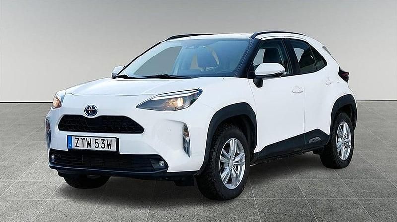 Begagnad Toyota Yaris Cross Active 92 HK (67 kW) 2023 Vit SUV
