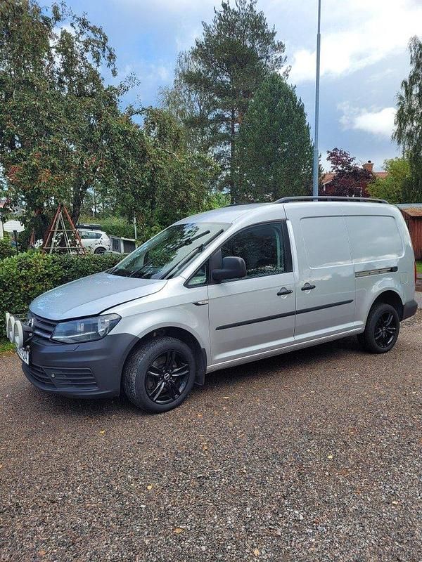 Silver Begagnad 2016 VW Caddy Maxi Minibuss | 110 000 kr (Superpris) - Bild 1/4