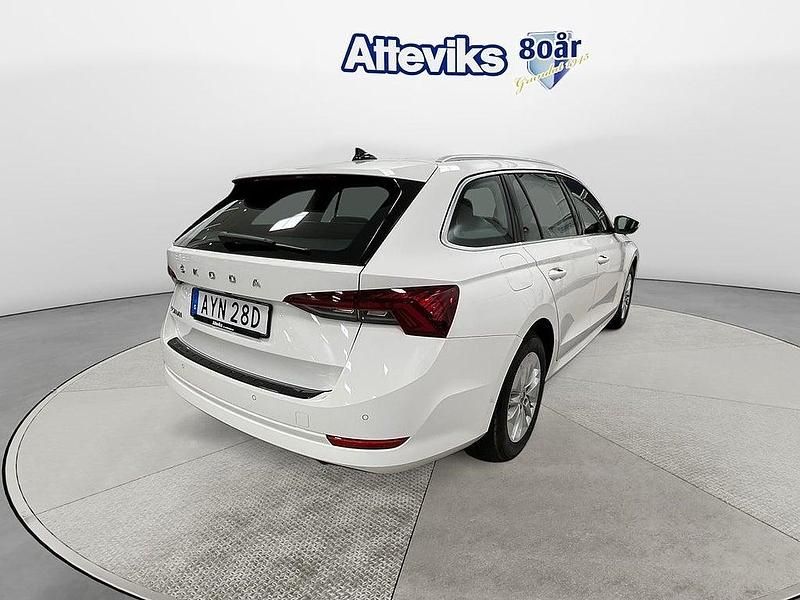 Begagnad Skoda Octavia 132 HK (97 kW) 2023 Vit Kombi