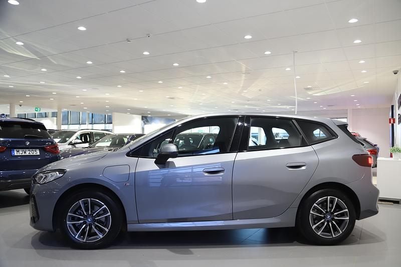 Begagnad BMW 225 Active Tourer Shadowline 2025 Grå Minibuss