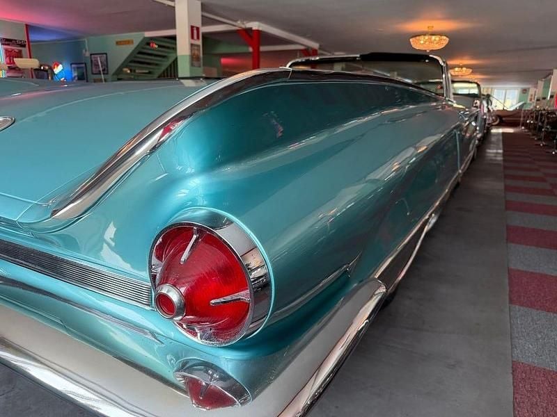 Begagnad Buick Electra 225 325 HK (239 kW) 1960 Grönmetallic Cab